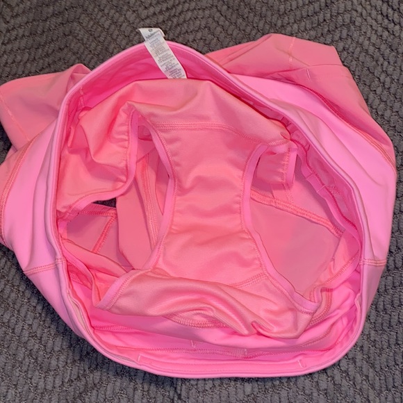 Size 6 2.5” Lululemon Speed Up Shorts Pink Shell - Picture 6 of 8